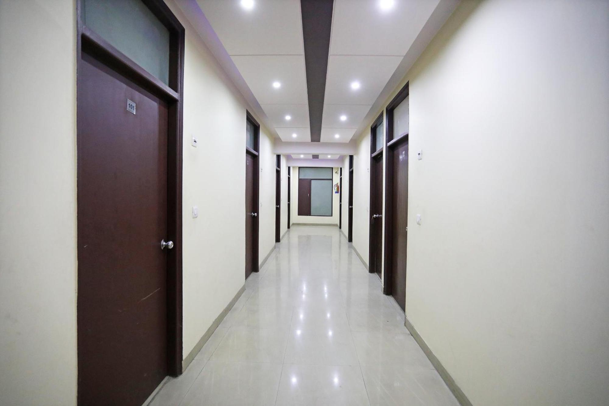 Hotel O Mahipalpur Inn Új-Delhi Kültér fotó
