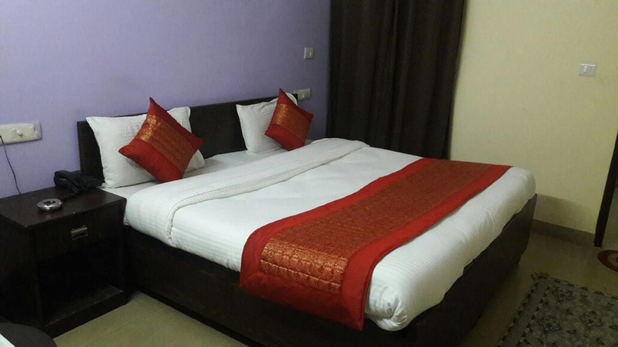 Hotel O Mahipalpur Inn Új-Delhi Kültér fotó