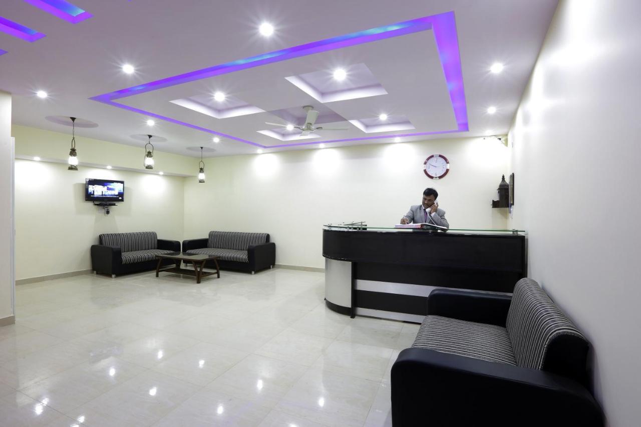 Hotel O Mahipalpur Inn Új-Delhi Kültér fotó