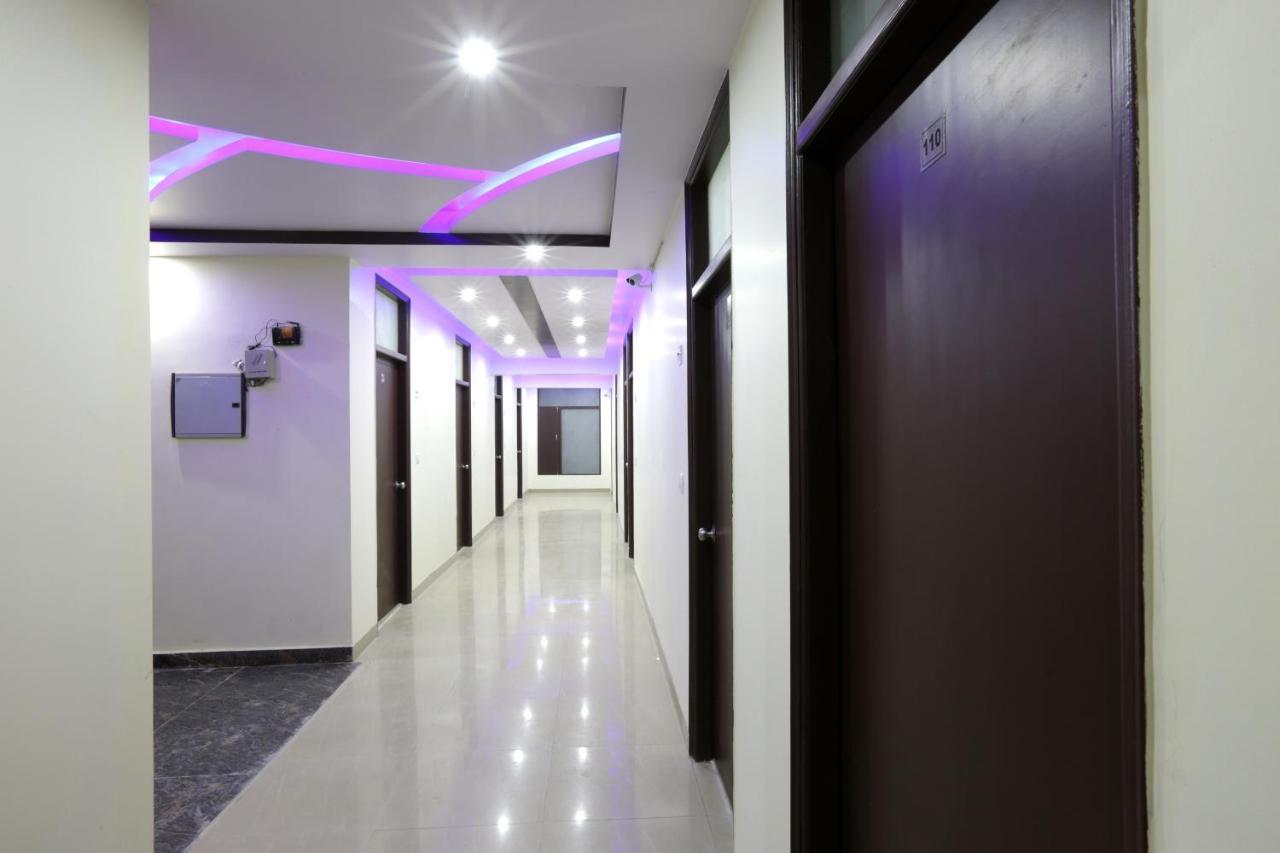 Hotel O Mahipalpur Inn Új-Delhi Kültér fotó
