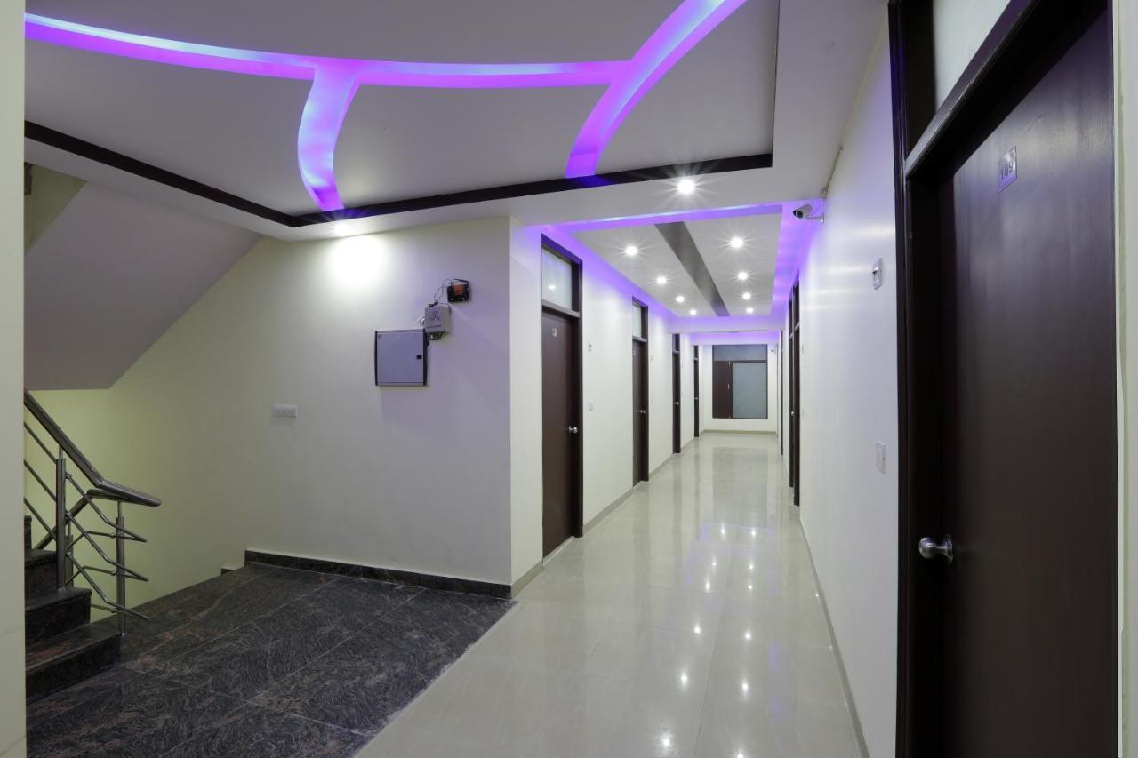 Hotel O Mahipalpur Inn Új-Delhi Kültér fotó