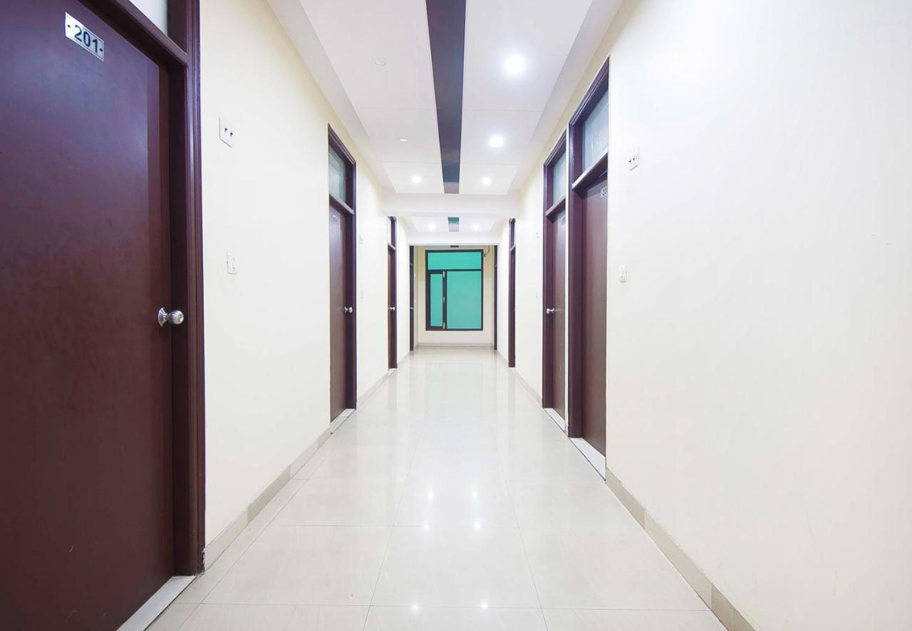 Hotel O Mahipalpur Inn Új-Delhi Kültér fotó