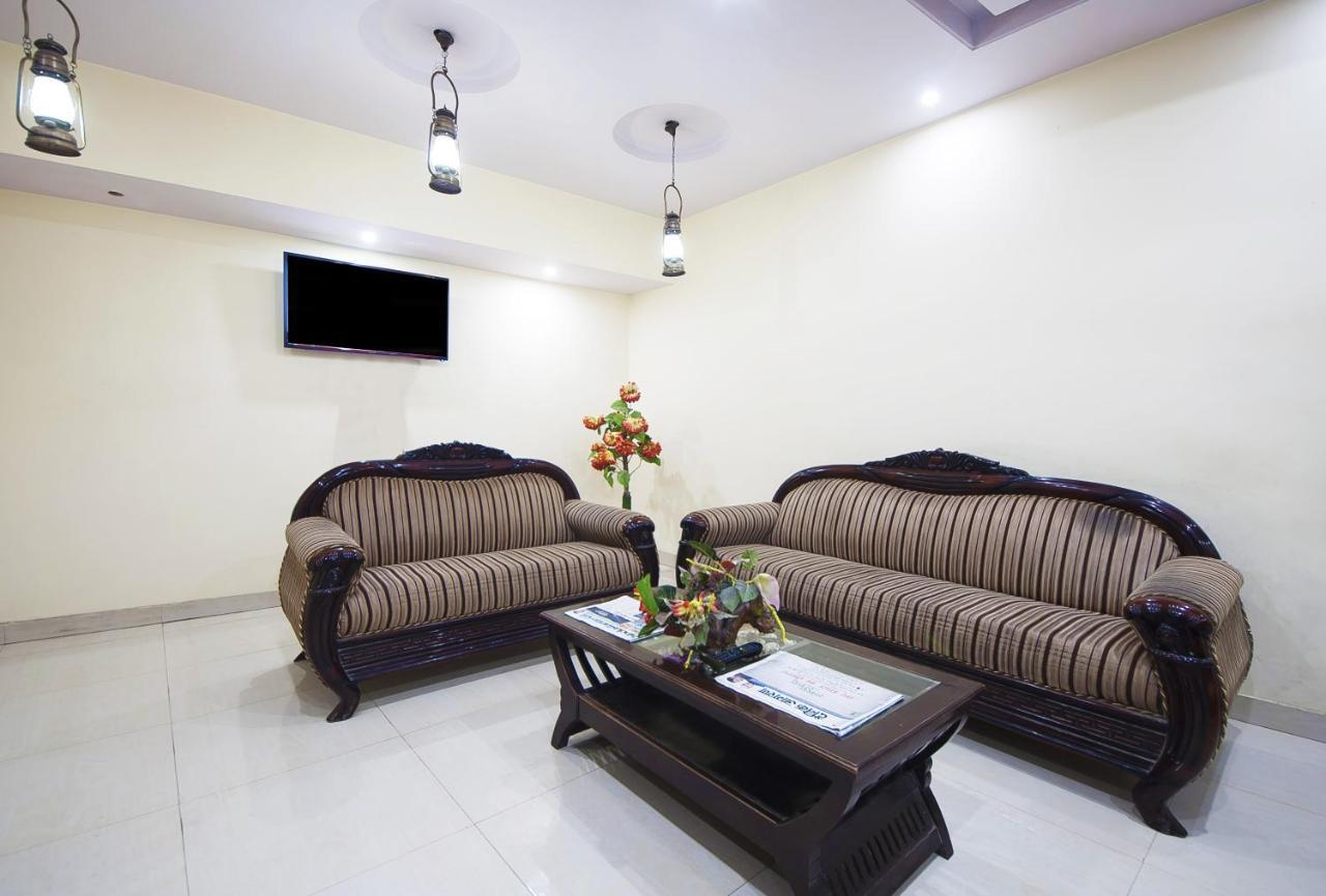 Hotel O Mahipalpur Inn Új-Delhi Kültér fotó