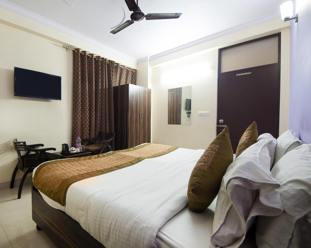 Hotel O Mahipalpur Inn Új-Delhi Kültér fotó