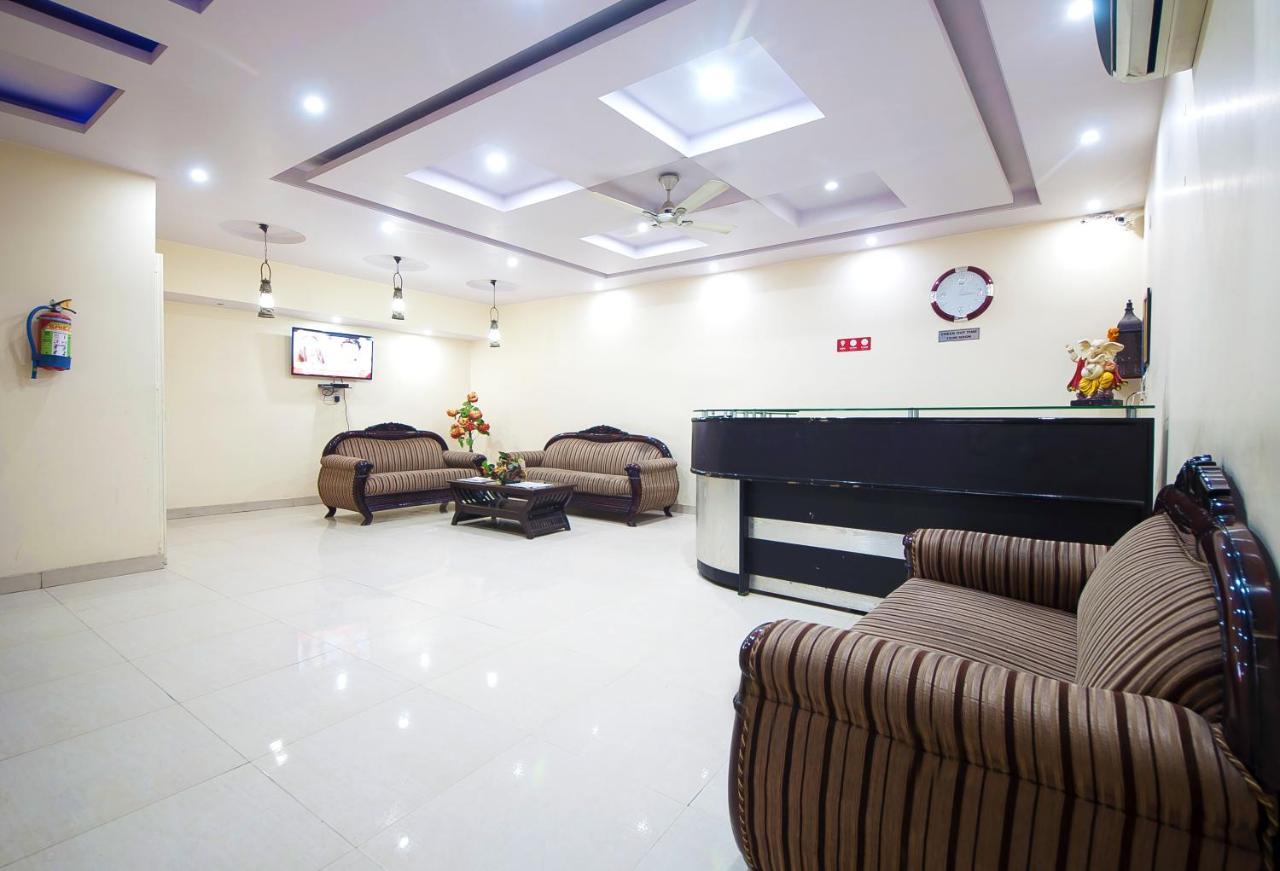 Hotel O Mahipalpur Inn Új-Delhi Kültér fotó