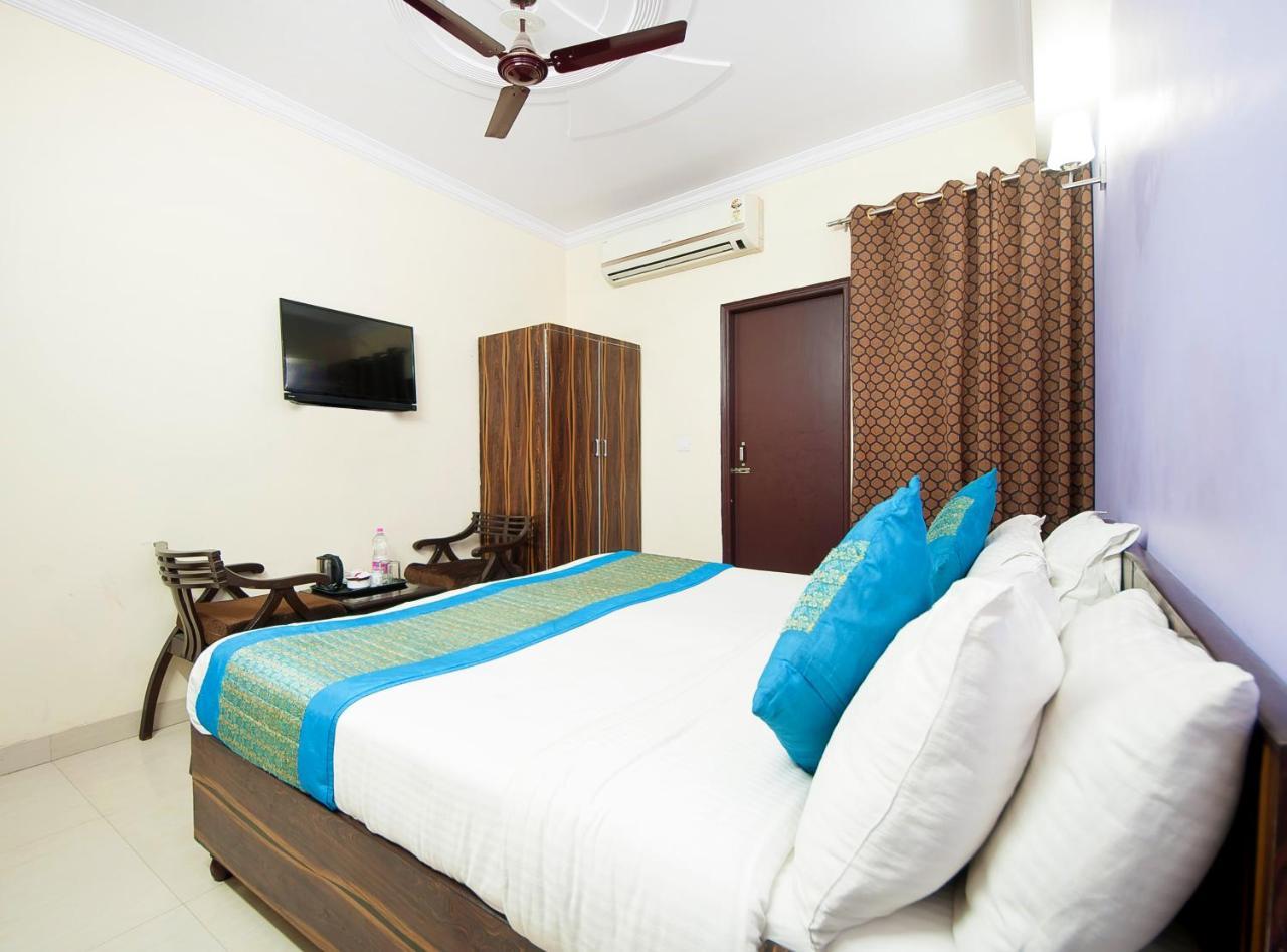 Hotel O Mahipalpur Inn Új-Delhi Kültér fotó