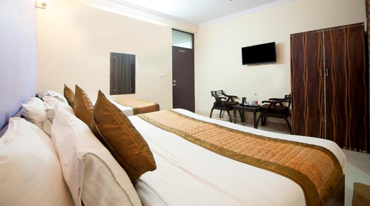 Hotel O Mahipalpur Inn Új-Delhi Kültér fotó