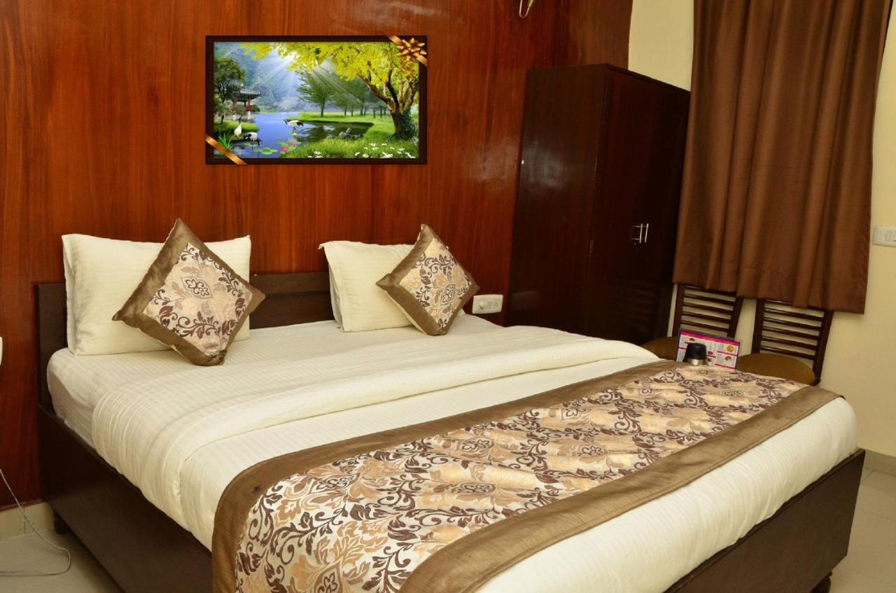 Hotel O Mahipalpur Inn Új-Delhi Kültér fotó