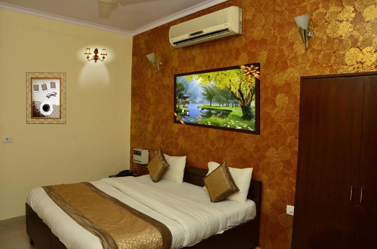 Hotel O Mahipalpur Inn Új-Delhi Kültér fotó