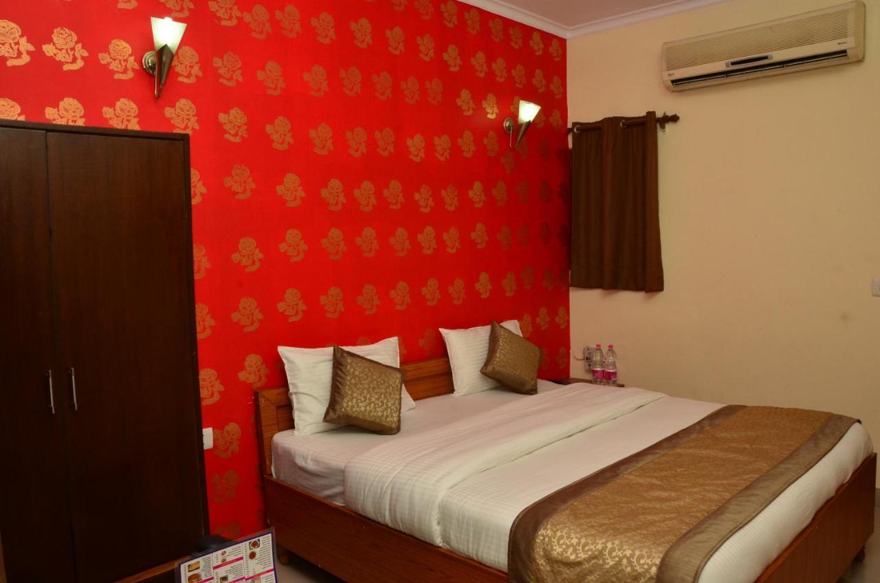 Hotel O Mahipalpur Inn Új-Delhi Kültér fotó